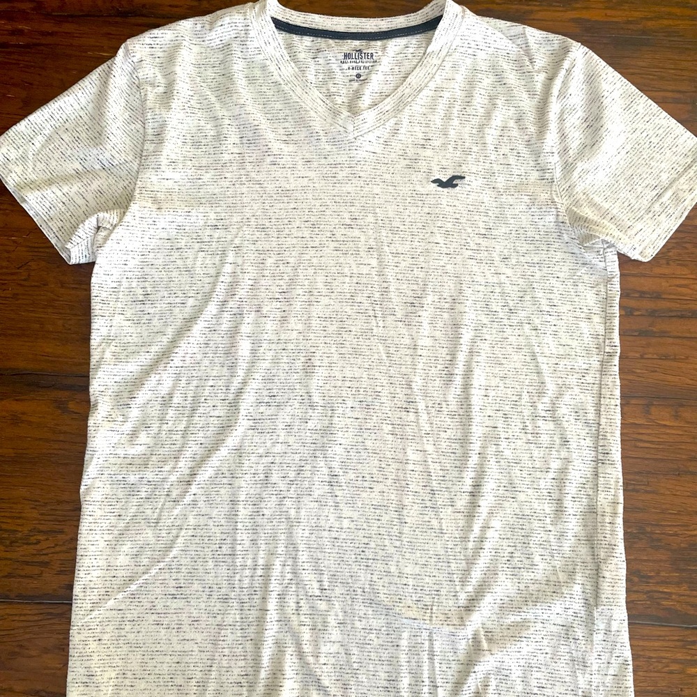 Like New Hollister V-Neck Tee